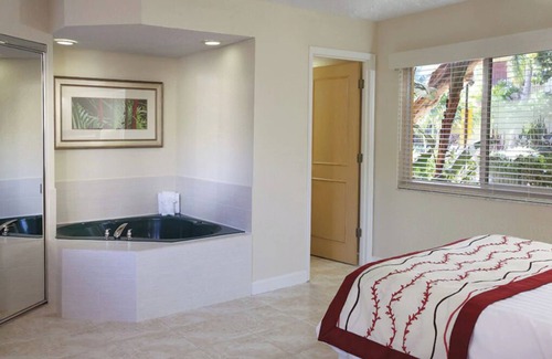 Pompano Beach Resort | 1 Bedroom Suite Condo w/Kitchenette, in Pompano Beach, at Sea Gardens Resort!