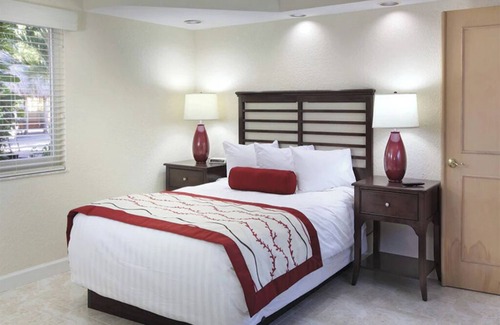 Pompano Beach Resort | 1 Bedroom Suite Condo w/Kitchenette, in Pompano Beach, at Sea Gardens Resort!