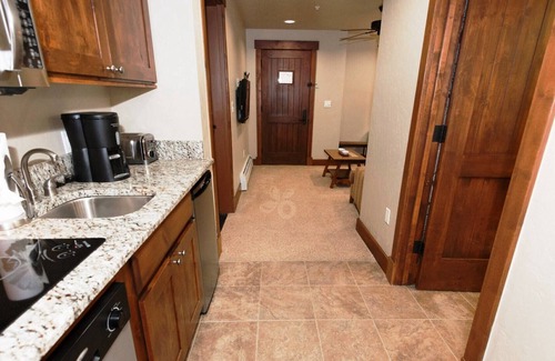 Breckenridge Resort | 1 Bedroom Suite ski in-out @ Grand Lodge on Peak 7
