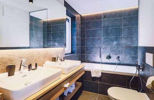 Rain Apartment | 1-bedroom suite with bathtub Super Flex BF - Hotel Stockinggut by Avenida Leogang