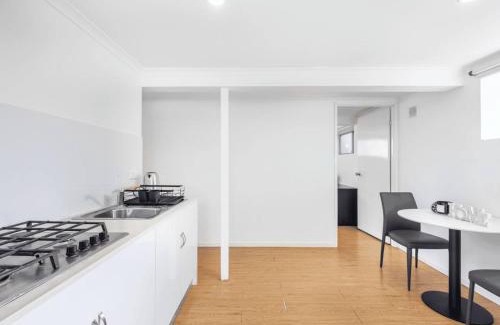 Macgregor House | 1 Bedroom Unit near Highway Transports n Shops