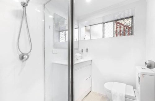 Macgregor House | 1 Bedroom Unit near Highway Transports n Shops