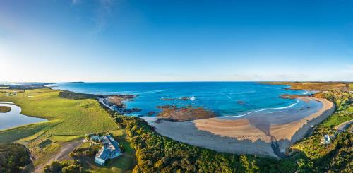 Smiths Beach Apartment | 1-bedroom unit with stunning ocean views!