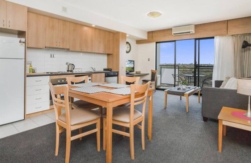 Ascot Apartment | 1 bedroom up high stunning views sleeps 2 parking