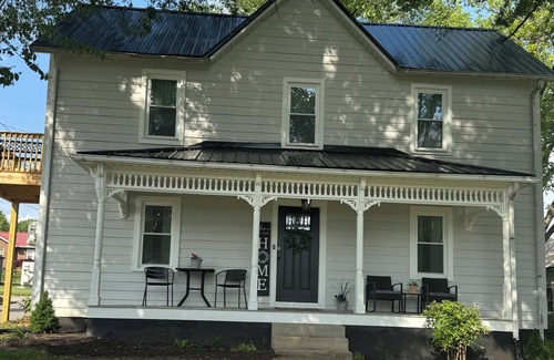 Greeneville Apartment | 1 bedroom Upstairs Downtown Greeneville- Park Place