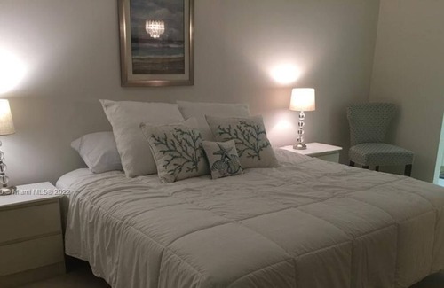 Bel Air Condo | 1 Bedroom Condo 322790 by Houzlet