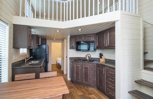 Camp Verde Cabin | 1 Bedroom w/loft Deluxe Cabin Sleeps 6, 30 minutes to Sedona -No pets