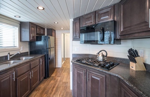 Camp Verde Cabin | 1 Bedroom w/loft Deluxe Cabin Sleeps 6, 30 minutes to Sedona -No pets