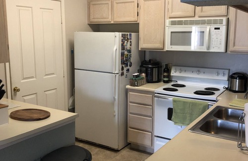 Aliso Viejo Apartment | 1 bedroom w//private bath at 2 bed apt. Shared kitchen and livingroom