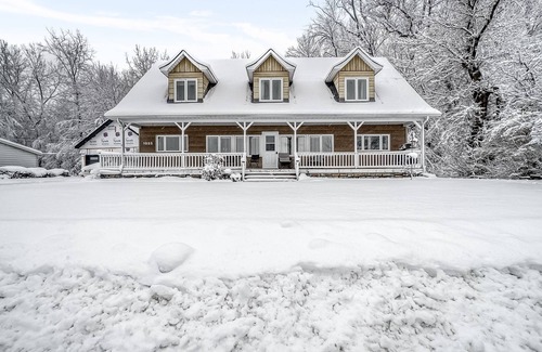 Gatineau Apartment | 1 bedroom water front apartment in Gatineau/pet friendly.
