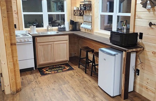 Cullowhee Cabin | 1 bedroom with a loft. Sleeps 4. Great mountain views.Dogs are allowed with fee.