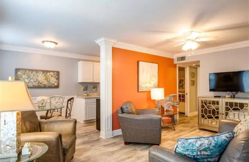 Virginia Beach Condo | 1 block from the beach