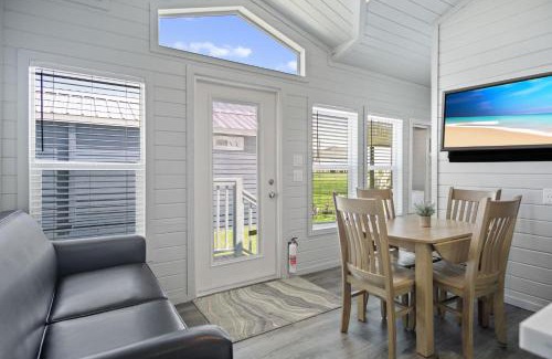 Crystal Beach House | 1 Block to Beach -Brand New Modern Tiny Home
