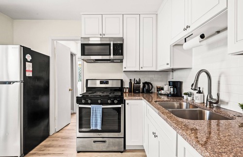 El Porto House | 1 Block to Beach Heaven Chic 2BD