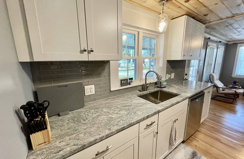 Old Fort House | 1 block walk to downtown and breweries, and bike right to the trails!