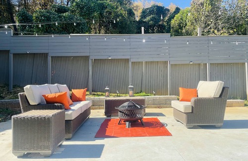 Old Fort House | 1 block walk to downtown and breweries, and bike right to the trails!