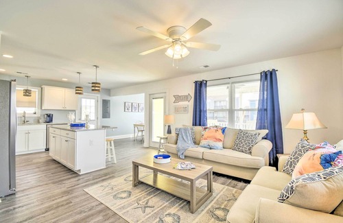 Sunset Beach Cottage | 1 Bock to Beach: Sunset Beach Home w/Private Deck