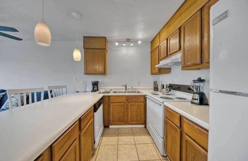 Fort Walton Beach Villa | 1 BR 1 BA Cottage Near Beach + Pickleball Fun