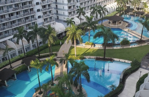 Bangkal Condo | 1 BR Condo Apartment Close to Mall of Asia and MOA Arena
