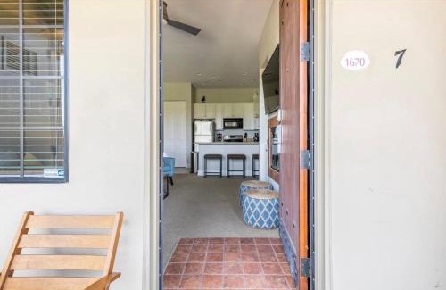 Village Apartment | 1 BR Condo Pool Hot Tub Sleeps 4 Views