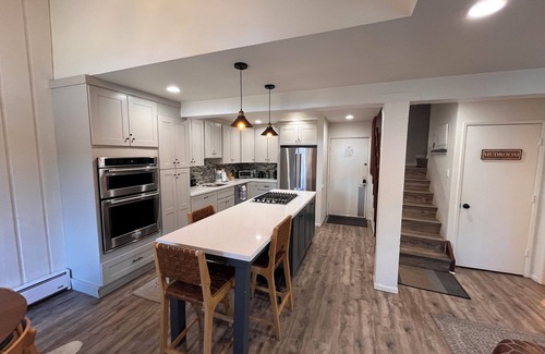 Mammoth Lakes Condo | 1 BR + Loft Cozy Mtn Condo with Pool and Jacuzzis