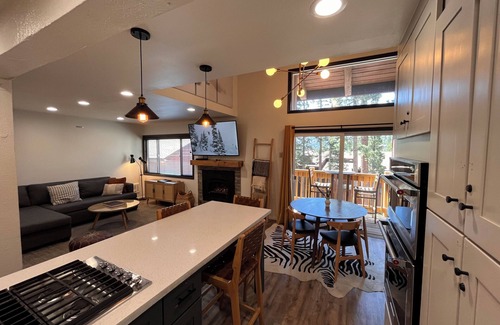 Mammoth Lakes Condo | 1 BR + Loft Cozy Mtn Condo with Pool and Jacuzzis