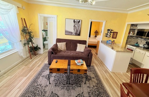 Hollywood Apartment | 1 BR Suite Steps from the Sand, Prime Location with Beach chair/bikes/Hot tub