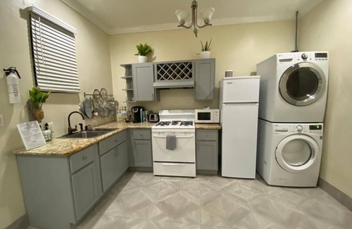 Nassau Apartment | 1 BR w/Free Breakfast, Car & Airport Pickup