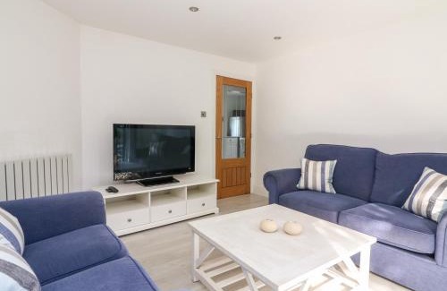 Salcombe House | 1 Camperdown Lodge