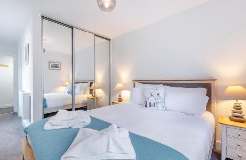 Mortehoe Apartment | 1 Challacombe - Luxury Apartment at Byron Woolacombe, only 4 minute walk to Woolacombe Beach!