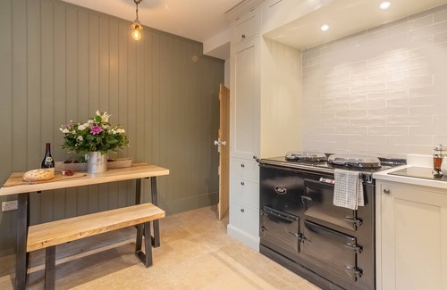 Plumpton Green Apartment | 1 Church Cottages is a beautifully finished semi-detached Victorian cottage