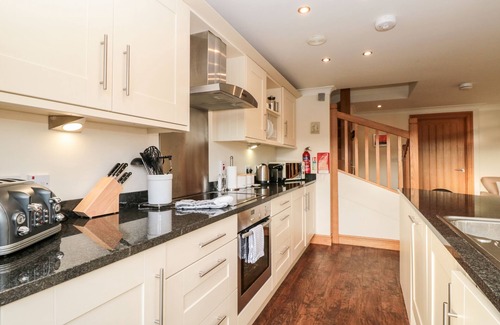Bugford Cottage | 1 Court Cottage, Hillfield Village