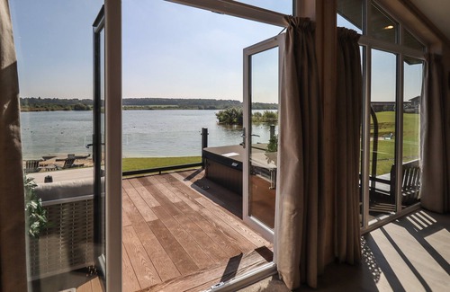 Oakmere Cottage | 1 DELAMERE POINT, character holiday cottage in Delamere