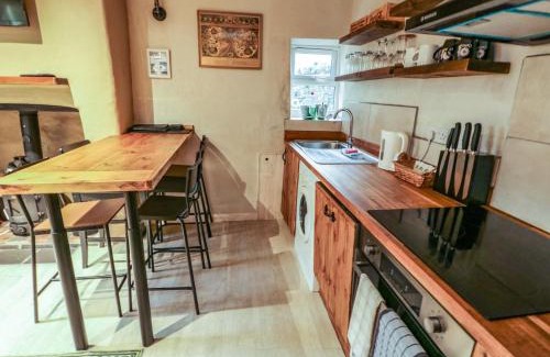 Dinas House | 1 Dinas cottages