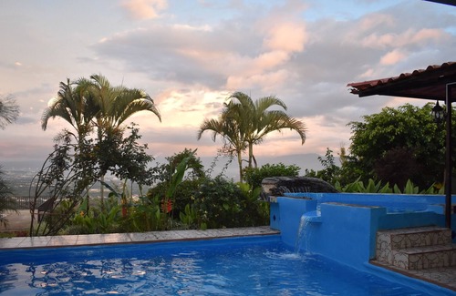 San Isidro Apartment | 1 Double bedroom 20 min Alajuela airport. Best views!