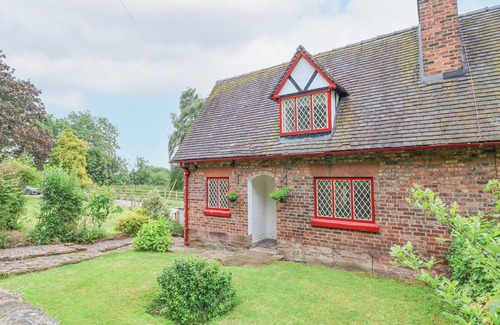 Tarporley Cottage | 1 FOUNTAIN COTTAGES, pet friendly, with open fire in Tarporley