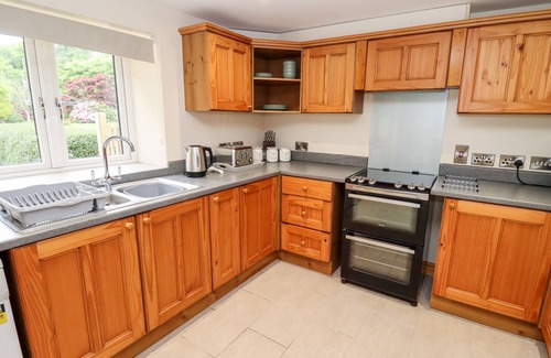 Littledean House | 1 GREENWAY, family friendly, with hot tub in Cinderford