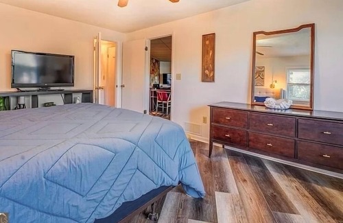 Monticello House | 1 hr from Atlanta! Park like property with private dock, bring your boat.