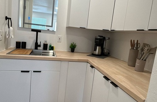 Andrews Apartment | #1 Hygge Hus Hotel – King Suite -Connectable - with WiFi, AC in charming Andrews