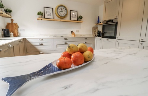 Thurlestone House | 1 ISLAND VIEW, family friendly, with a garden in Thurlestone