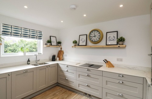 Thurlestone House | 1 ISLAND VIEW, family friendly, with a garden in Thurlestone