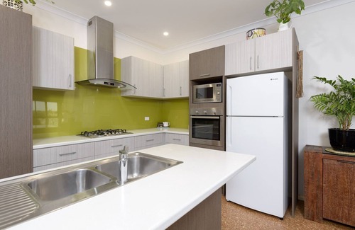 Exmouth House | 1 Kestrel Place - Beautiful Pet-Friendly Marina Home with a Private Jetty