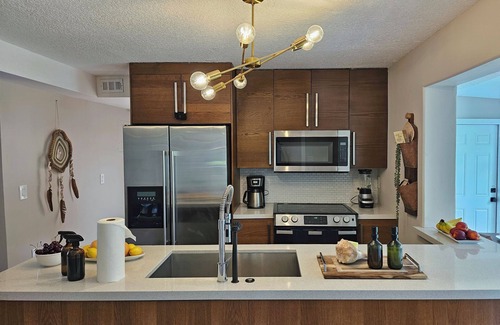 River Oaks House | 1 King, 2 Queen,1 twin, washer dryer, near parks & FTL Marine center