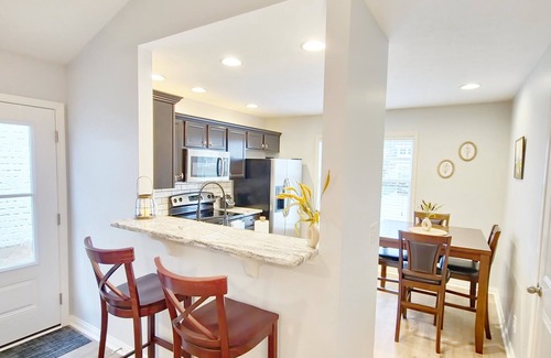 Owensboro House | 1 King Bed + 1 Queen Bed + 2 Full Bathrooms Kitchen + Laundry Room + Patio