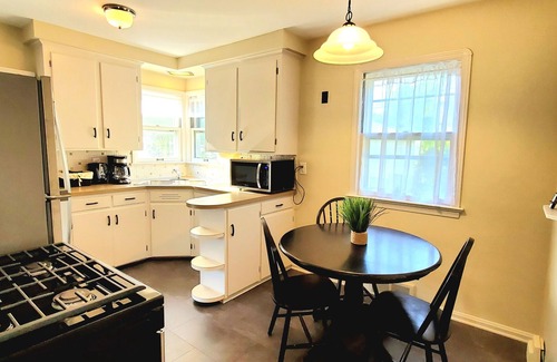Parma House | 1 KING Bed 3 QUEEN Beds* Pet Friendly* Quiet