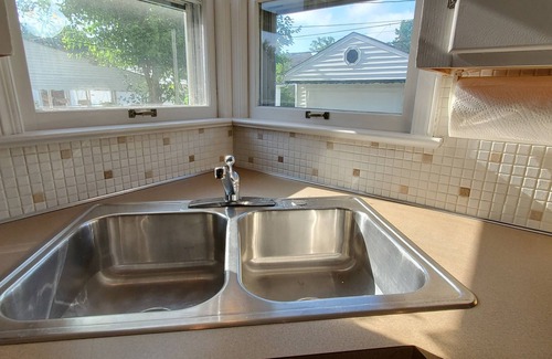 Parma House | 1 KING Bed 3 QUEEN Beds* Pet Friendly* Quiet