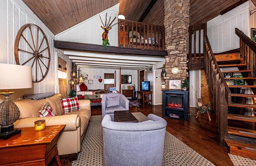 Nashville Cottage | 1 King Bed Loft + Bd , 1BA