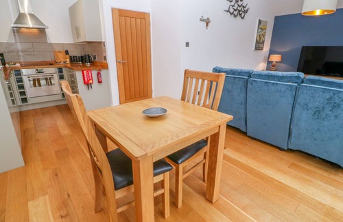 Looe Cottage | 1 Lake View