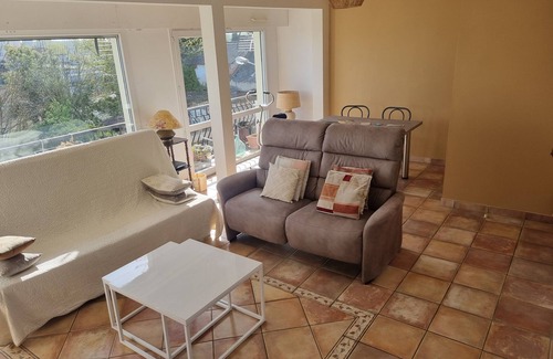 Saint-Paul-les-Dax Apartment | 1 -living 2-bedroom south-facing apartment in quiet residence near train station