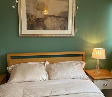 Reading House | 1 Luxurious Double Bedroom with Private Shower
